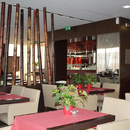 Hotel Western Goldenmile Milan 4*